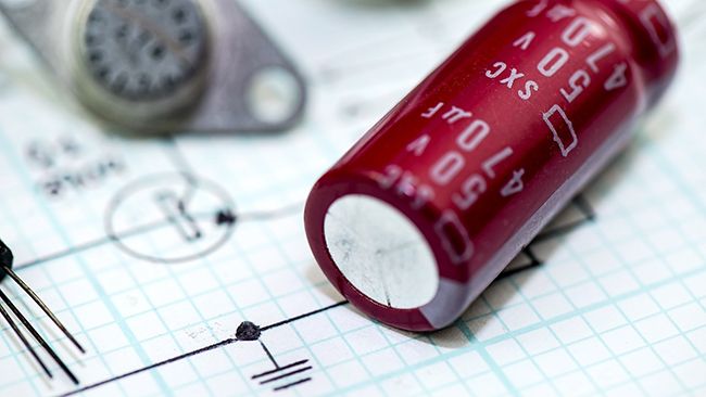 The Basic Principle of Generator Capacitor